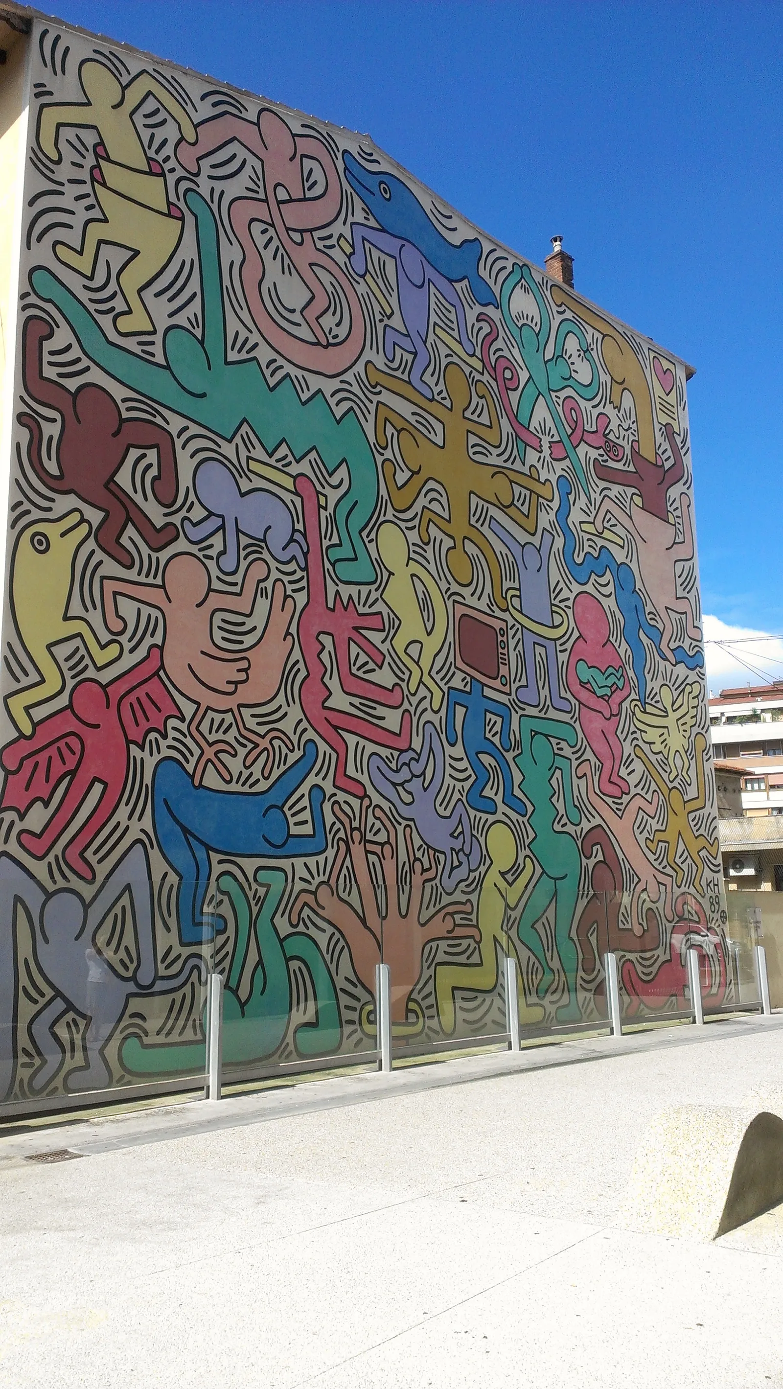 Atmosphere at Tuttomondo (Keith Haring) Pisa — travel photo