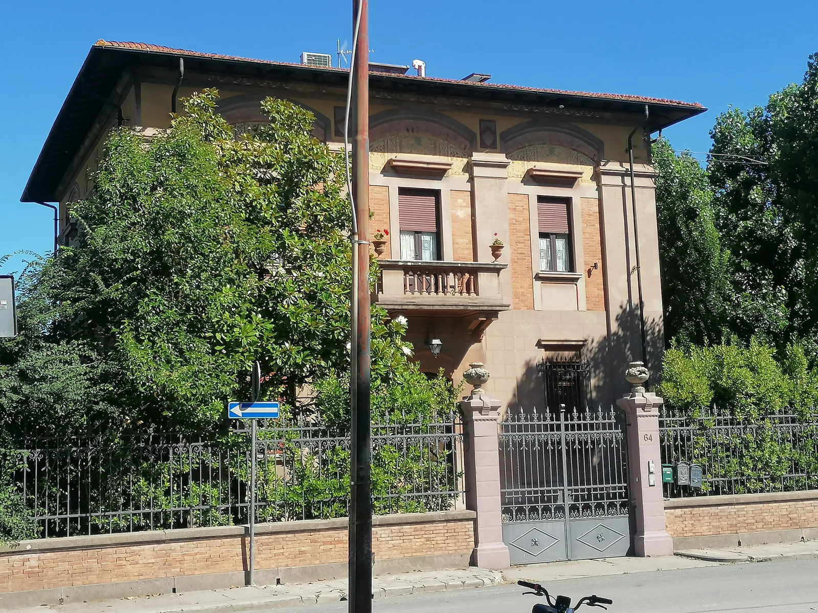 Main view at Villa Magnolia Park Pisa — travel photo