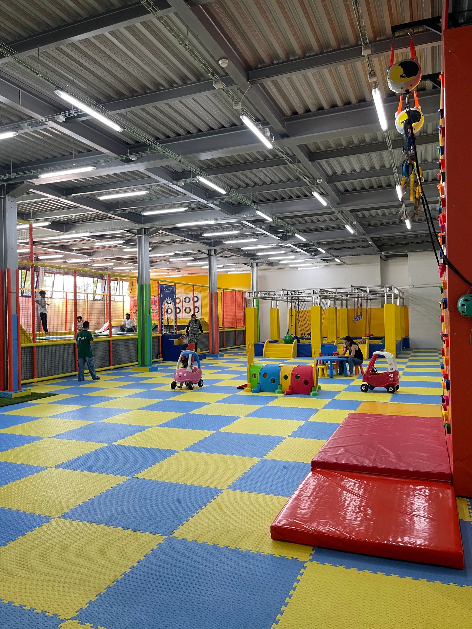 Details at Colibee Fun Park Porto — travel photo
