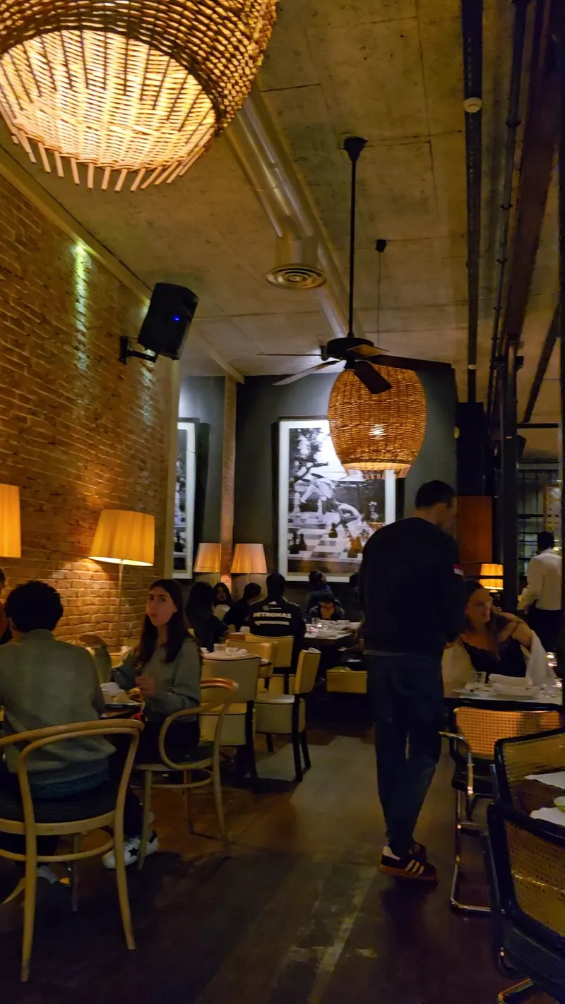 Flow Restaurant & Bar