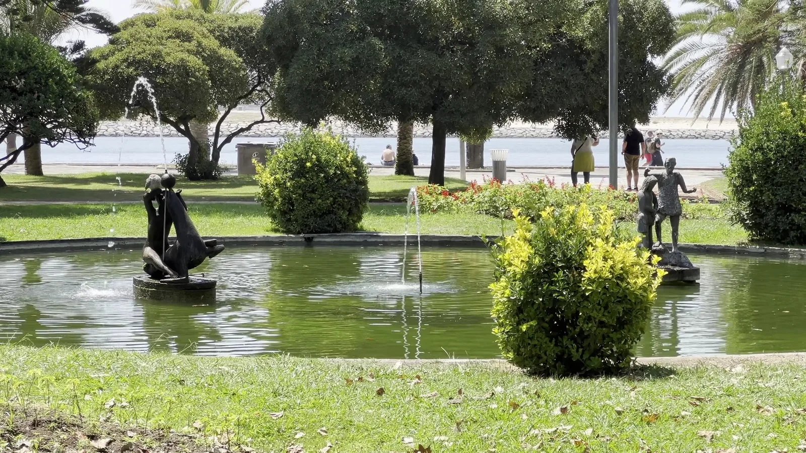 Details at Jardim do Passeio Alegre Porto — travel photo