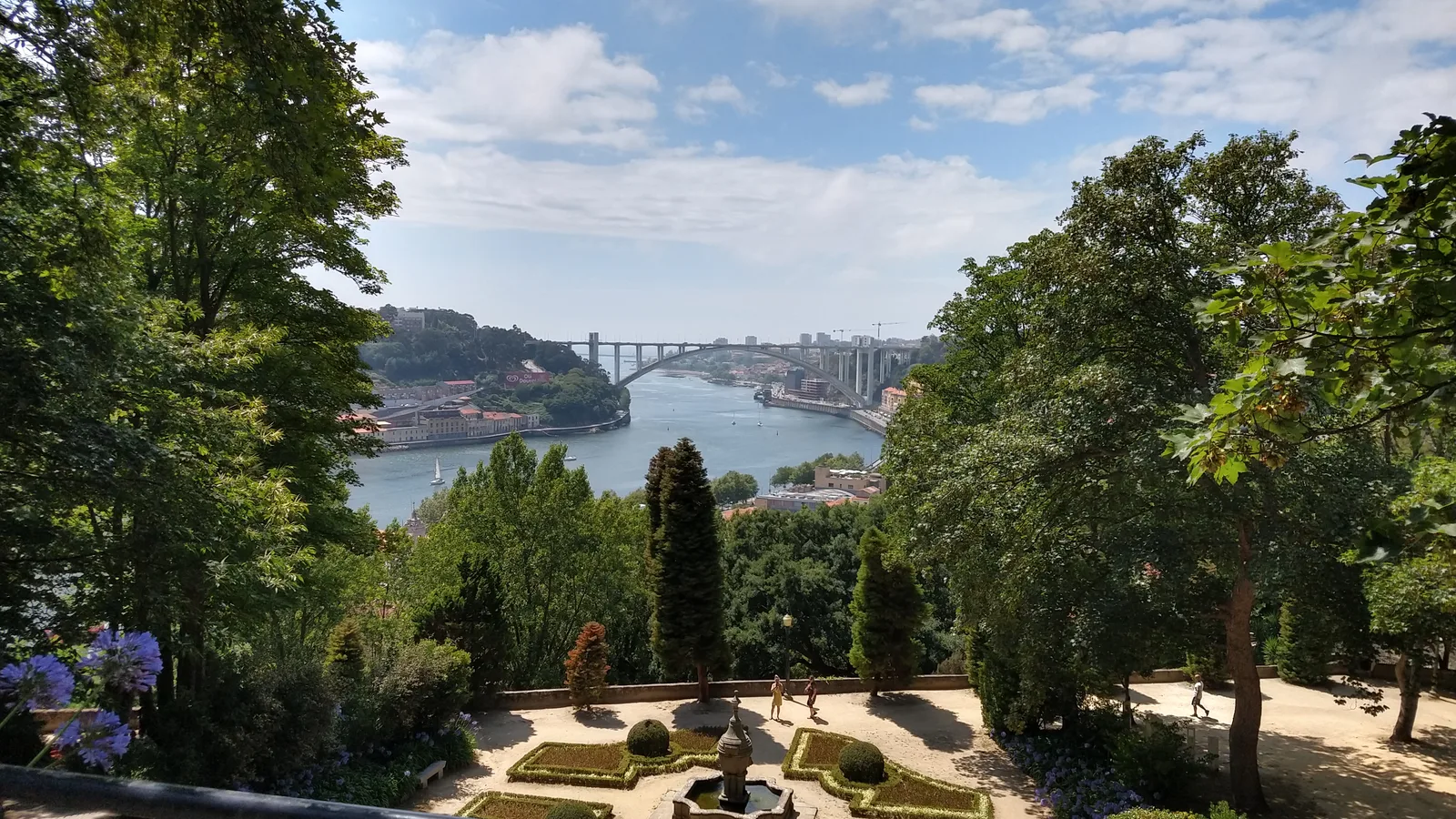 Details at Jardins do Palácio de Cristal Porto — travel photo