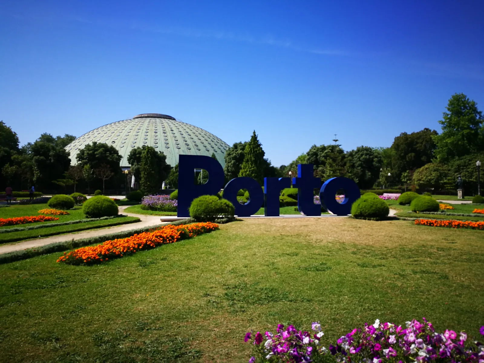 Atmosphere at Jardins do Palácio de Cristal Porto — travel photo