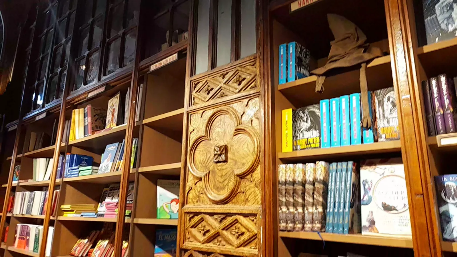 Details at Livraria Lello Porto — travel photo