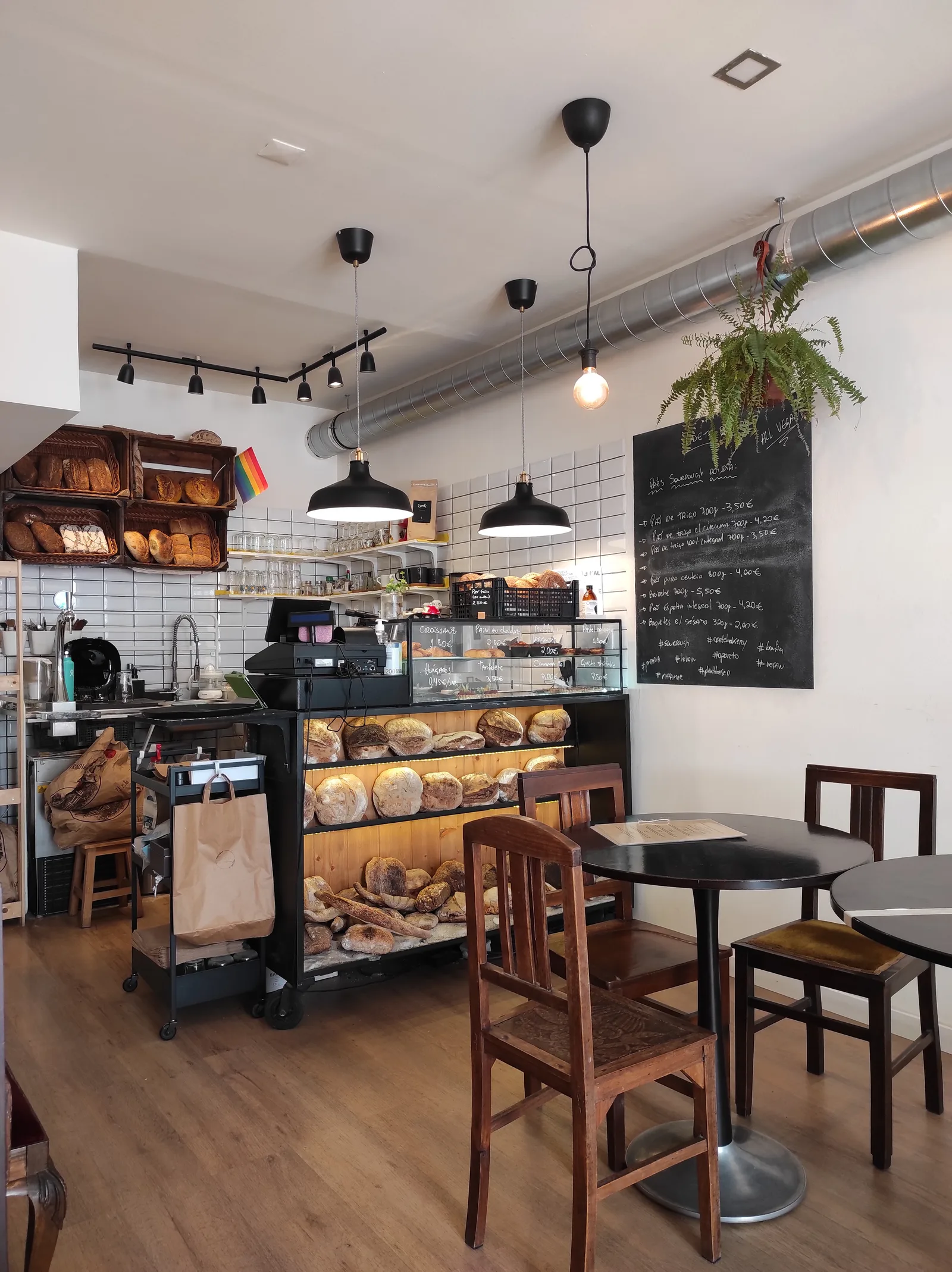 Main view at Odete Vegan Bakery Porto — travel photo