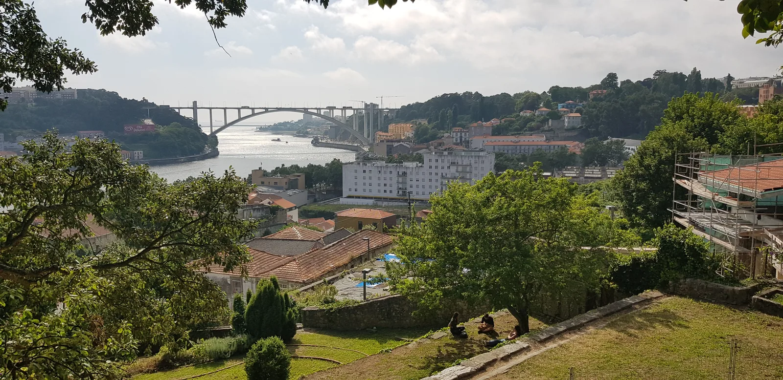 Details at Parque da Quinta da Macieirinha Porto — travel photo