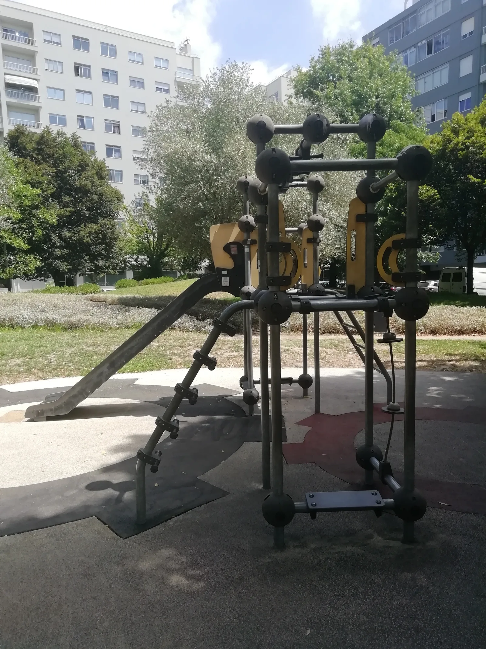 Main view at Parque Infantil Do Jardim Do Conhecimento Porto — travel photo