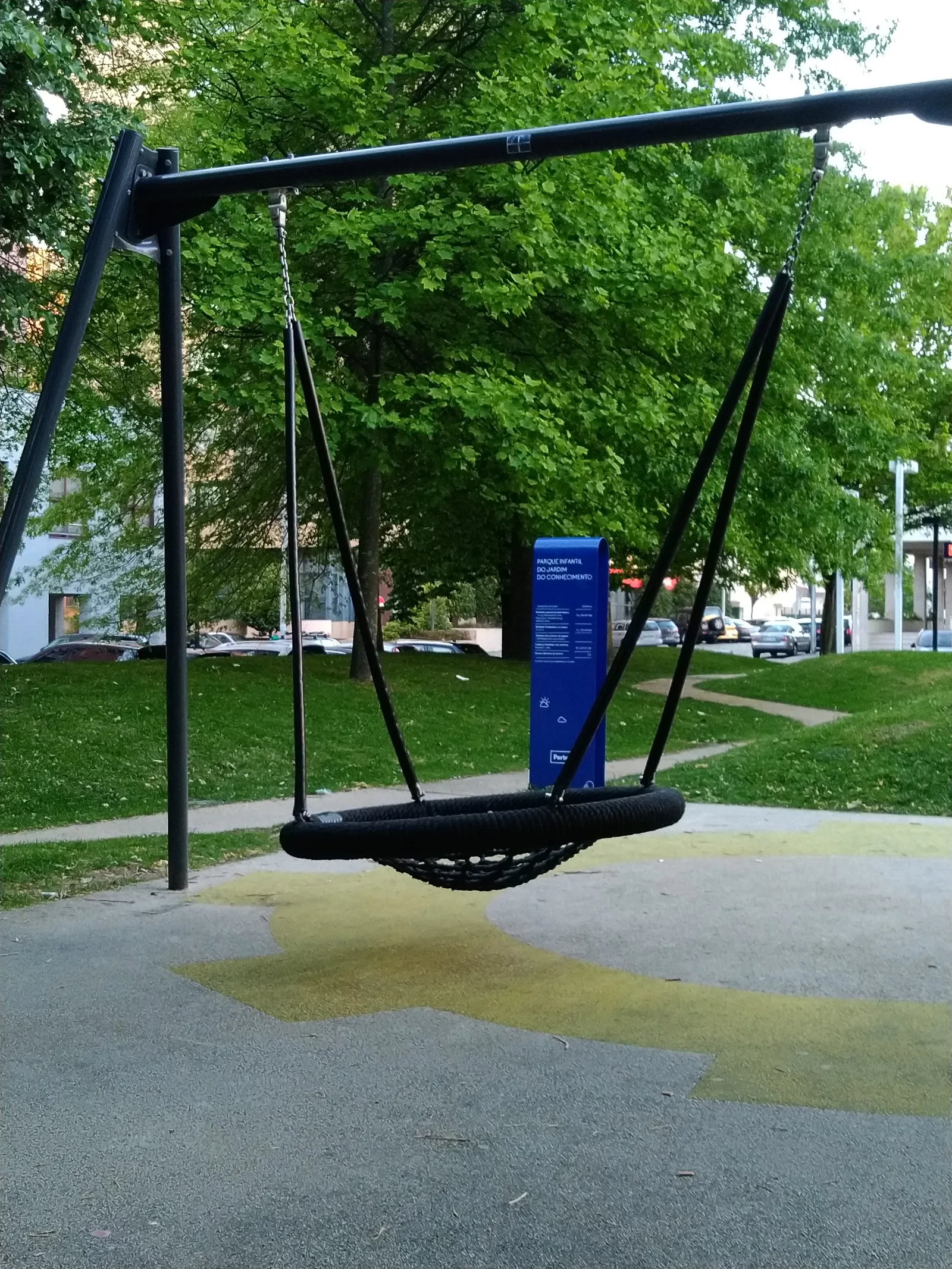 Atmosphere at Parque Infantil Do Jardim Do Conhecimento Porto — travel photo
