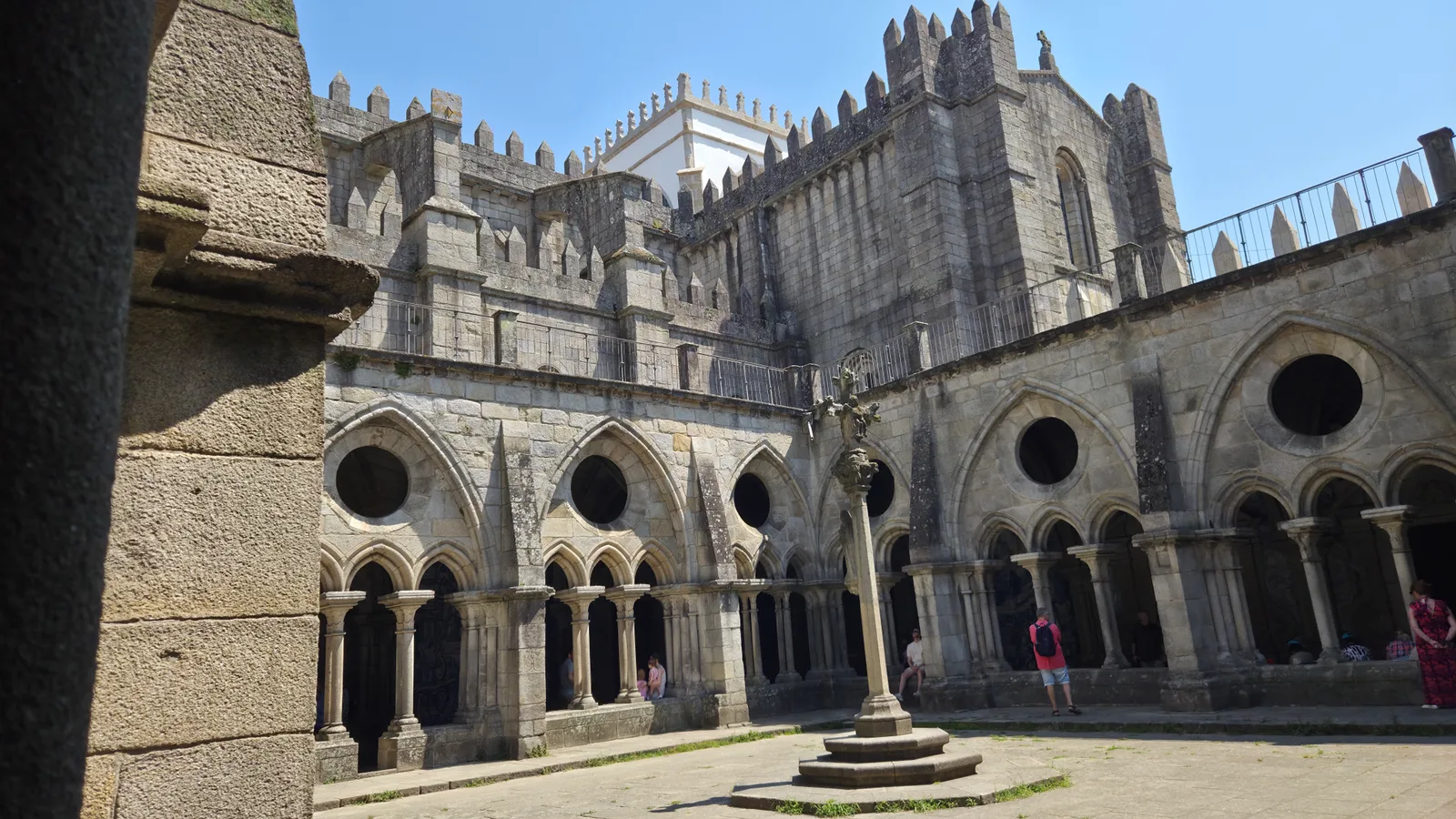 Details at Porto Cathedral Porto — travel photo