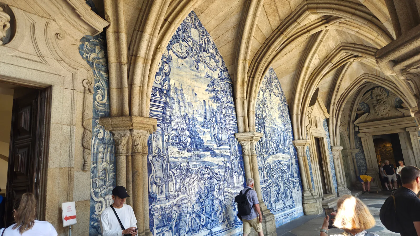 Atmosphere at Porto Cathedral Porto — travel photo