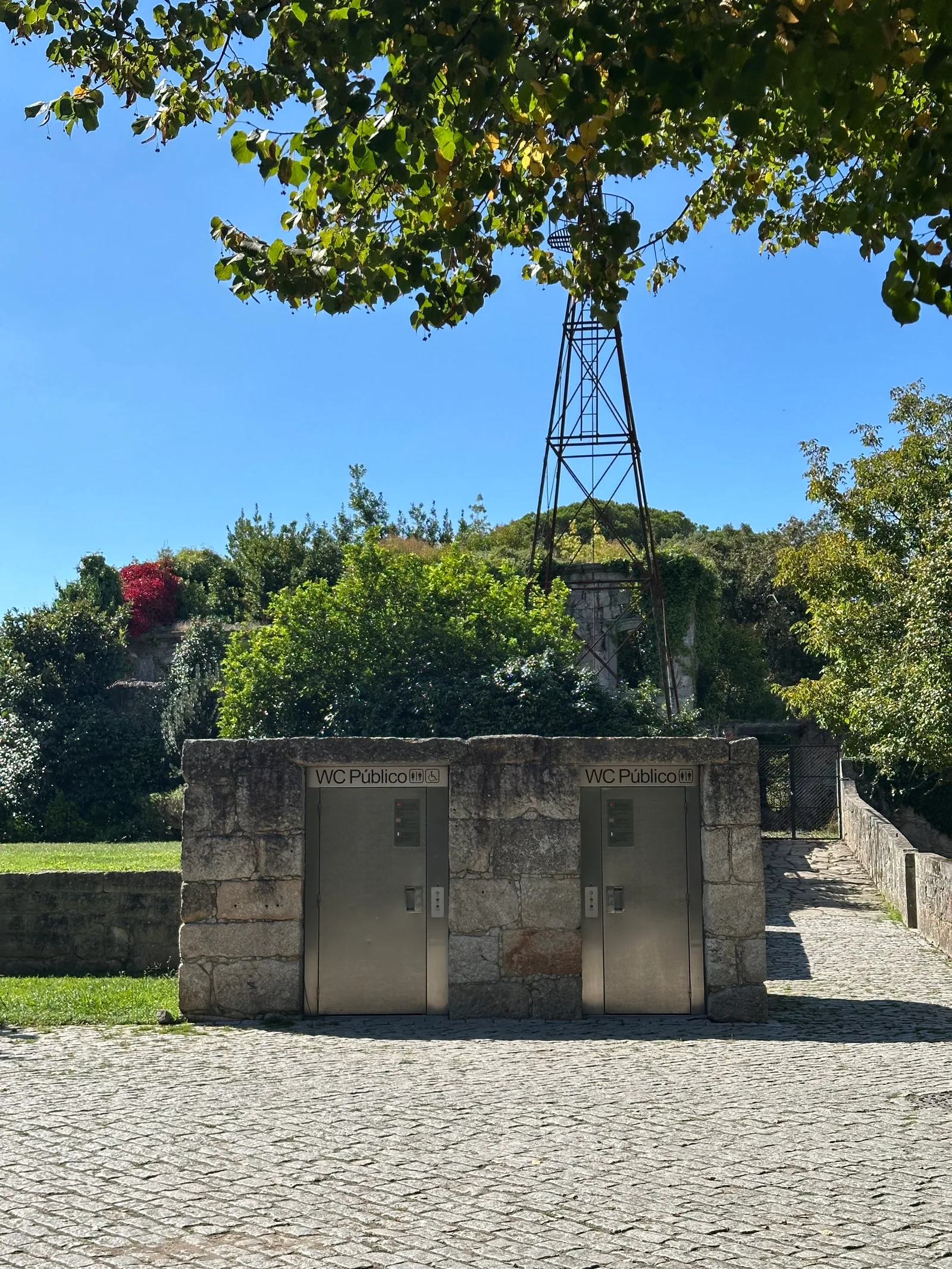 Details at Quinta do Covelo Porto — travel photo