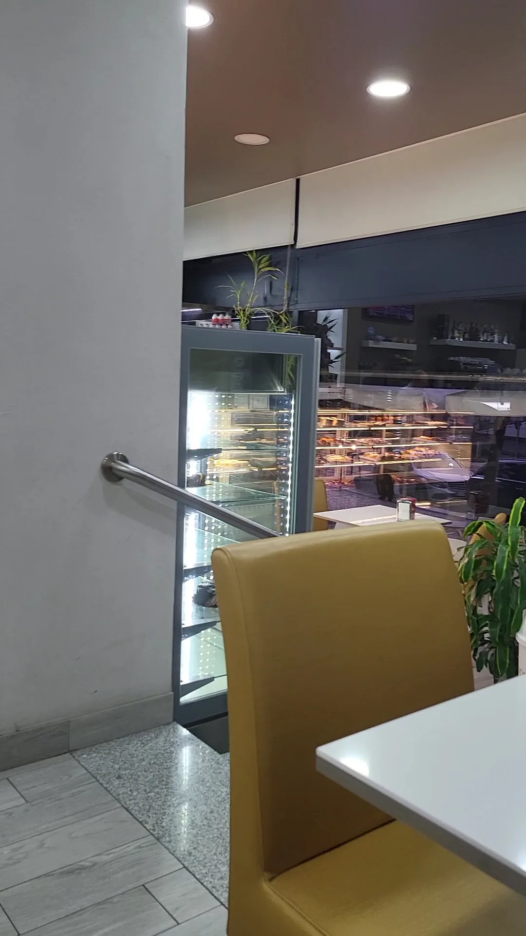 Main view at São Jorge Bakery and Pastry Porto — travel photo