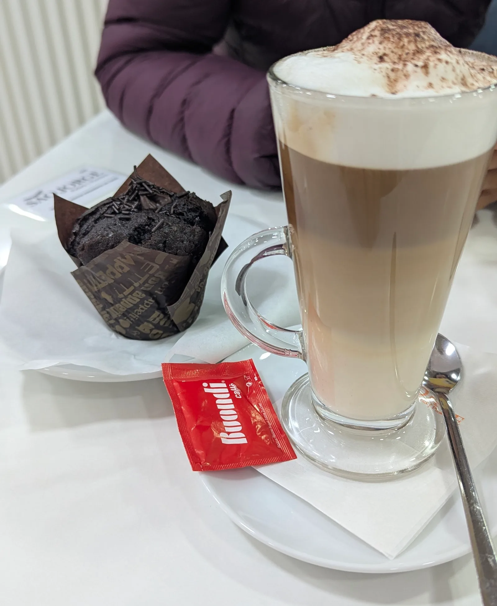 Atmosphere at São Jorge Bakery and Pastry Porto — travel photo
