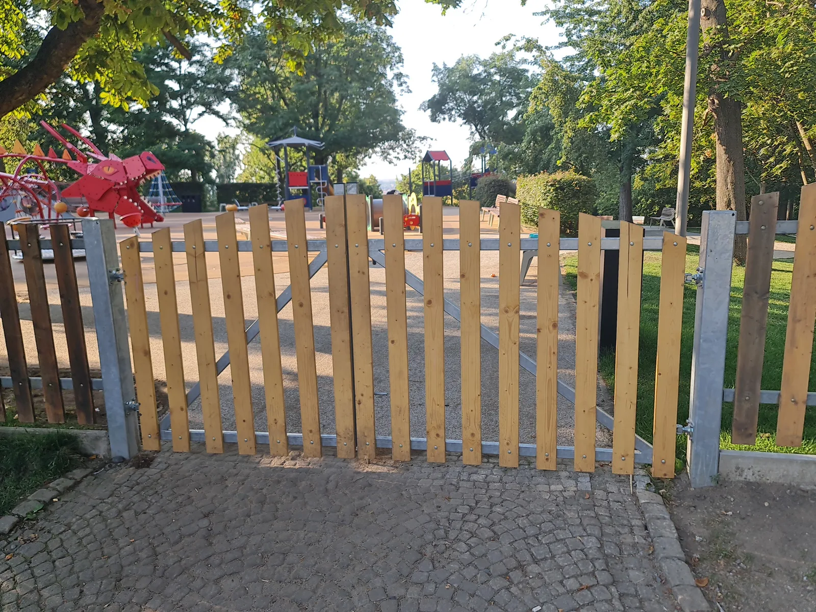 Main view at Dětské Hřiště U Draka Prague — travel photo