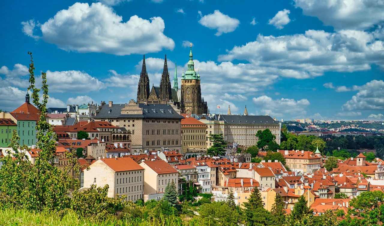 Lookout with Vineyard — romantic guide Prague
