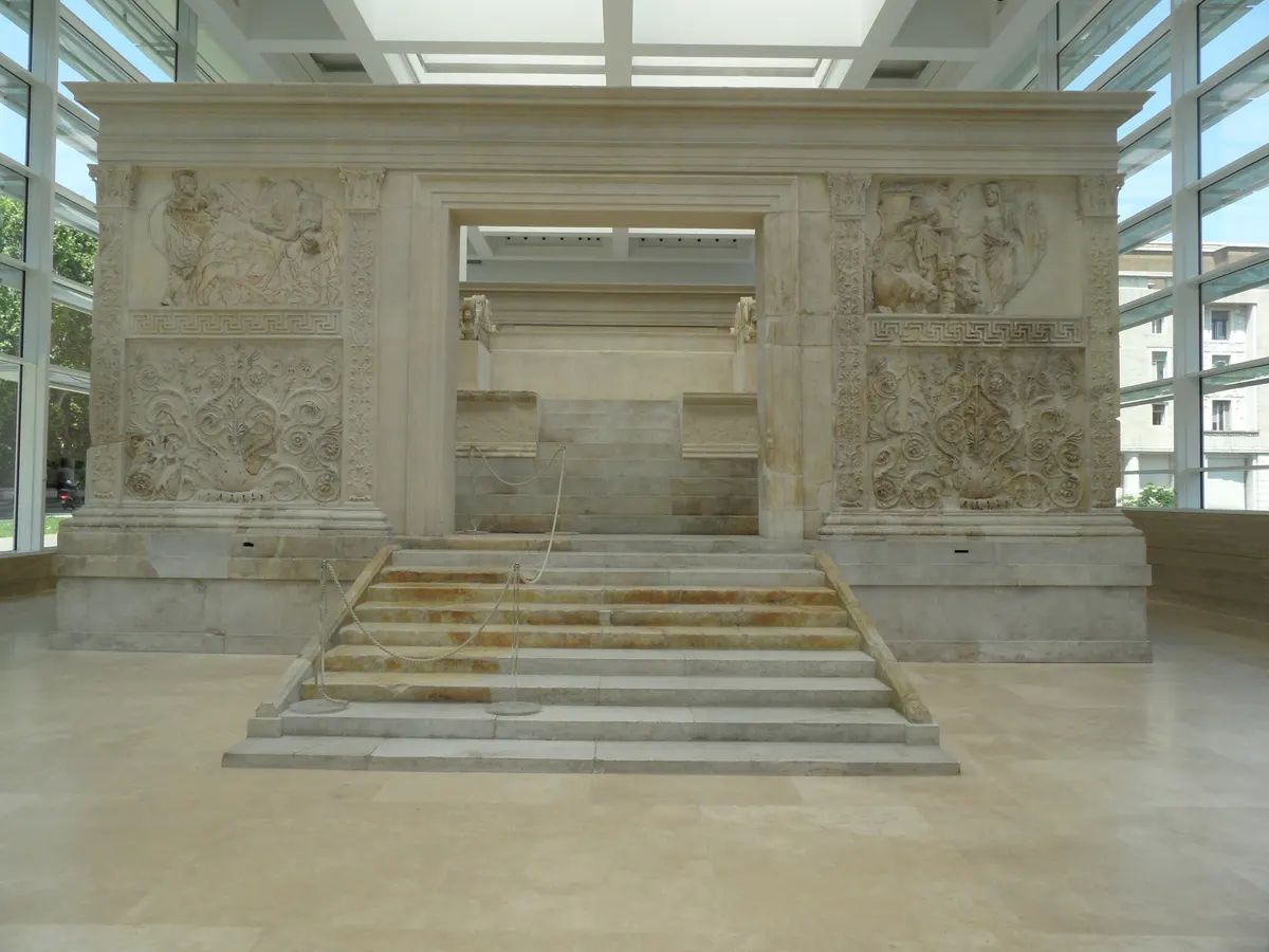 Details at Ara Pacis Museum Rome — travel photo