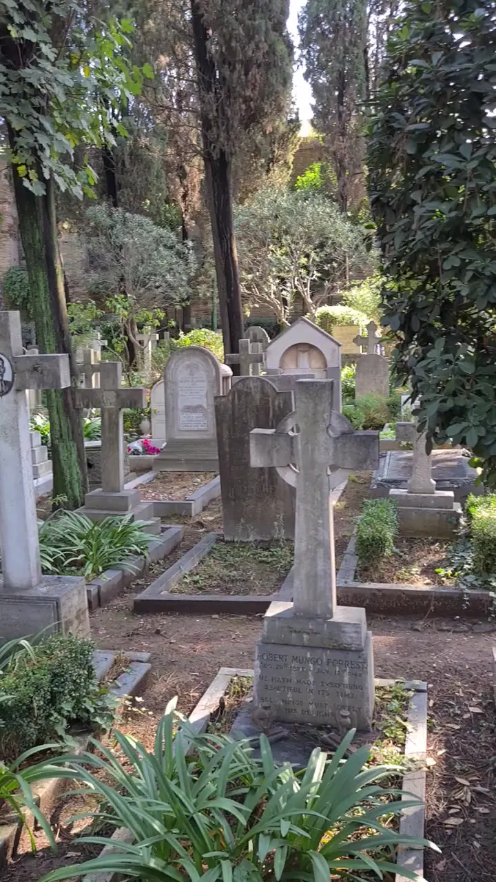 Atmosphere at Non-Catholic Cemetery Rome — travel photo