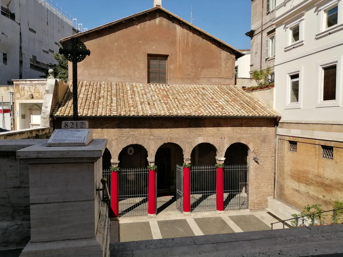 Details at Palazzo delle Esposizioni Rome — travel photo