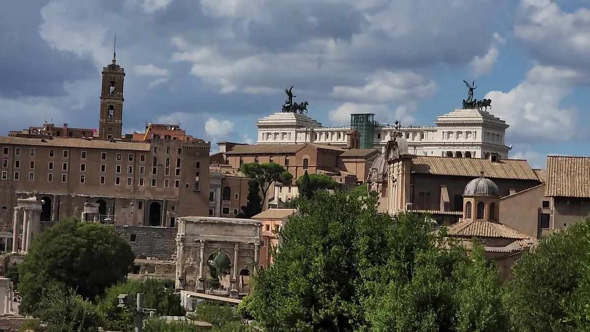 Atmosphere at Parco archeologico del Colosseo Rome — travel photo