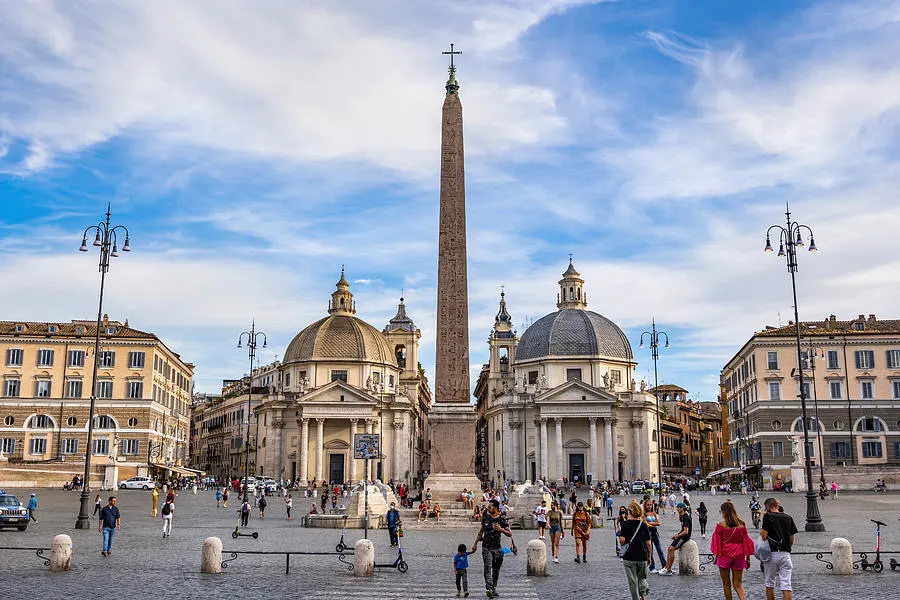 Atmosphere at Piazza del Popolo Rome — travel photo