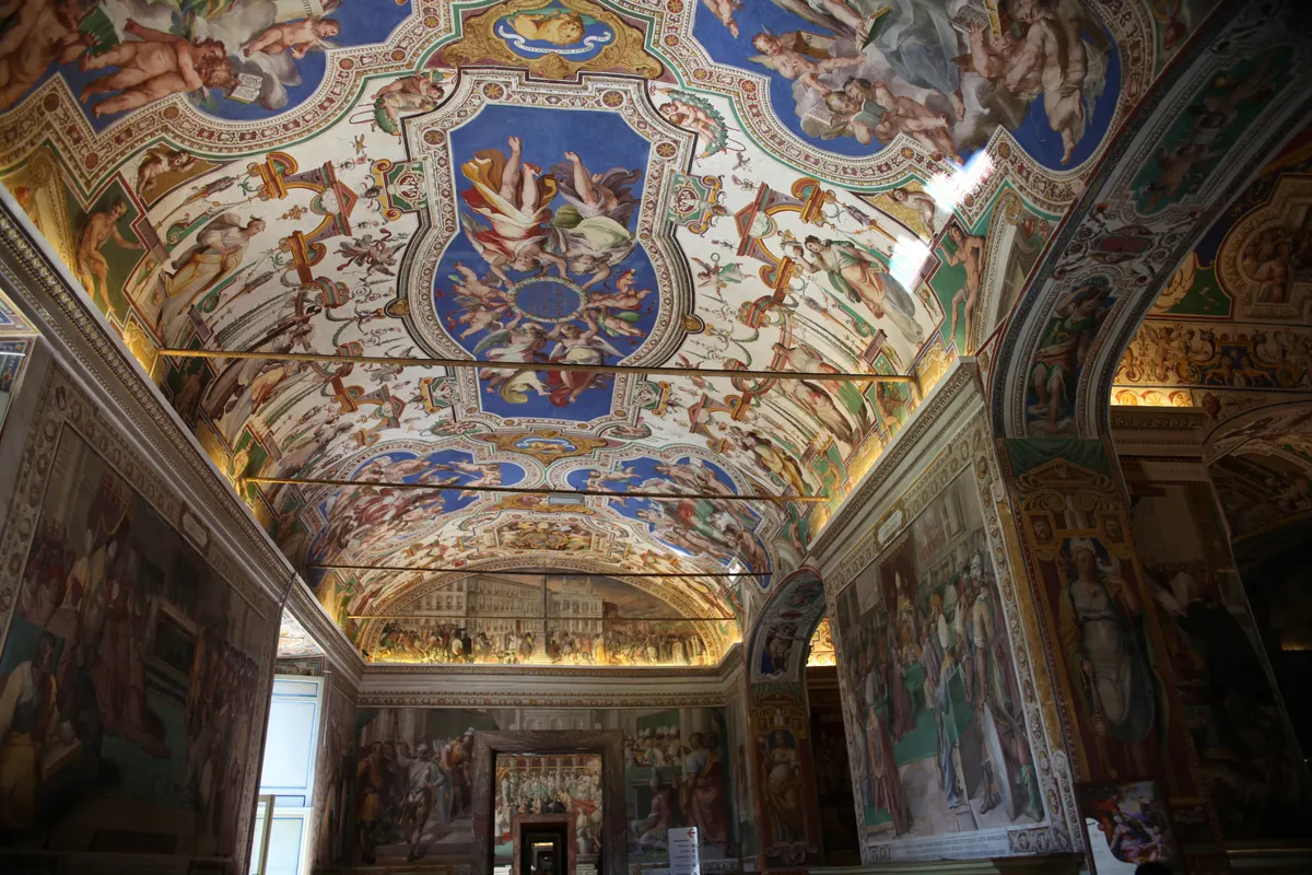 Atmosphere at Sistine Chapel Rome — travel photo