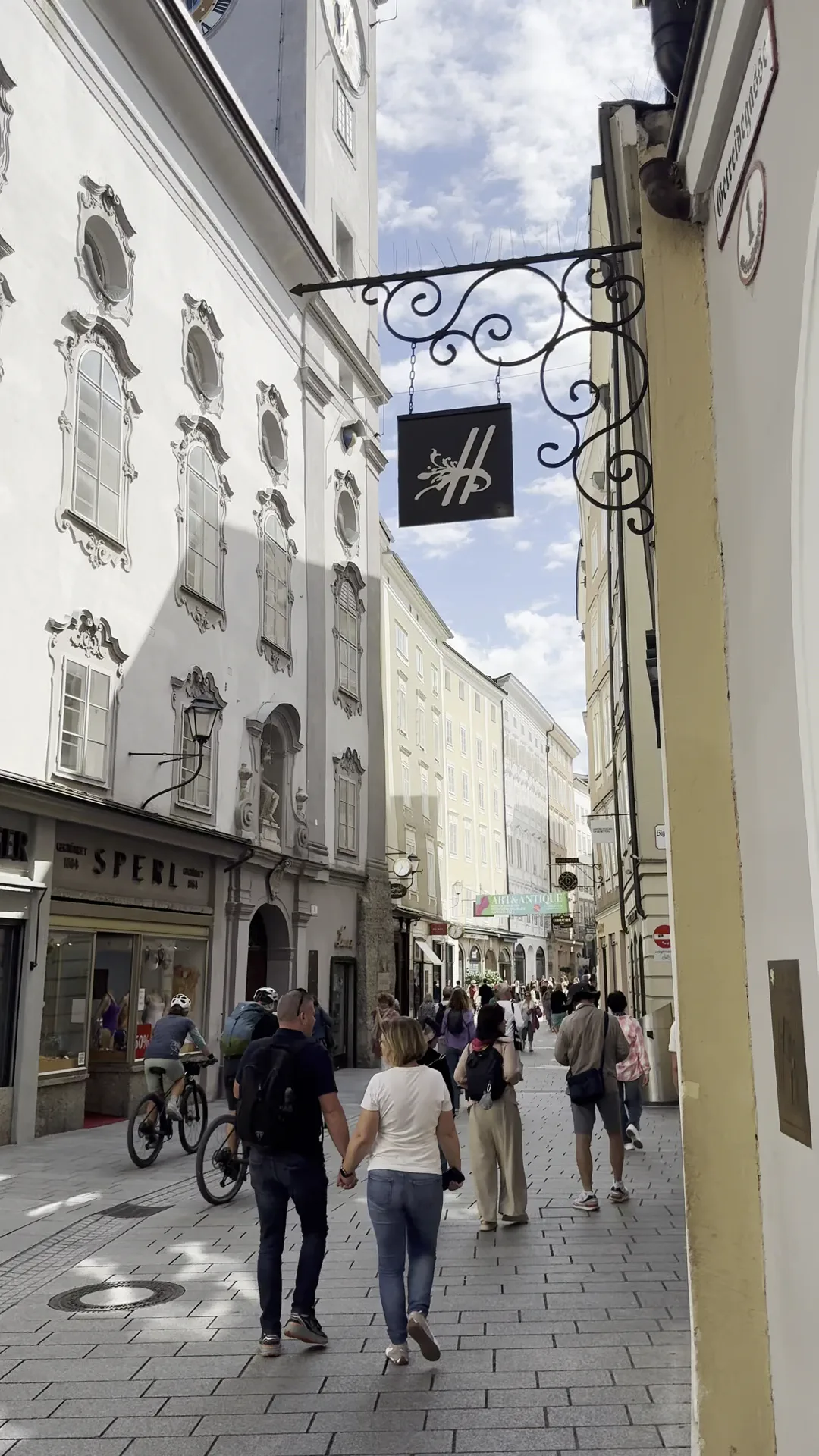 Main view at Getreidegasse Street Salzburg — travel photo