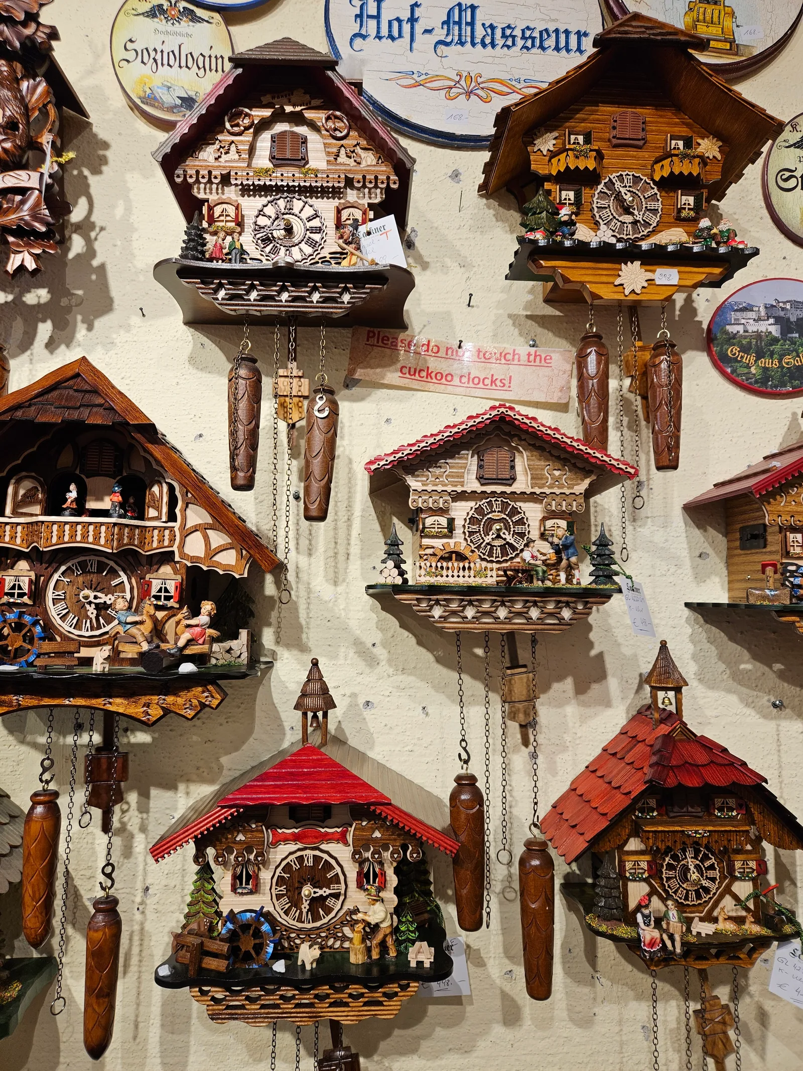 Details at Heimatkunst Lackner - Souvenirs & Cuckoo Clocks Store Salzburg — travel photo