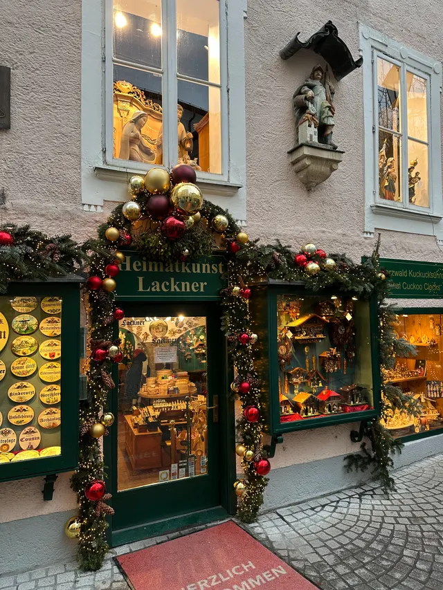 Heimatkunst Lackner - Souvenirs & Cuckoo Clocks Store