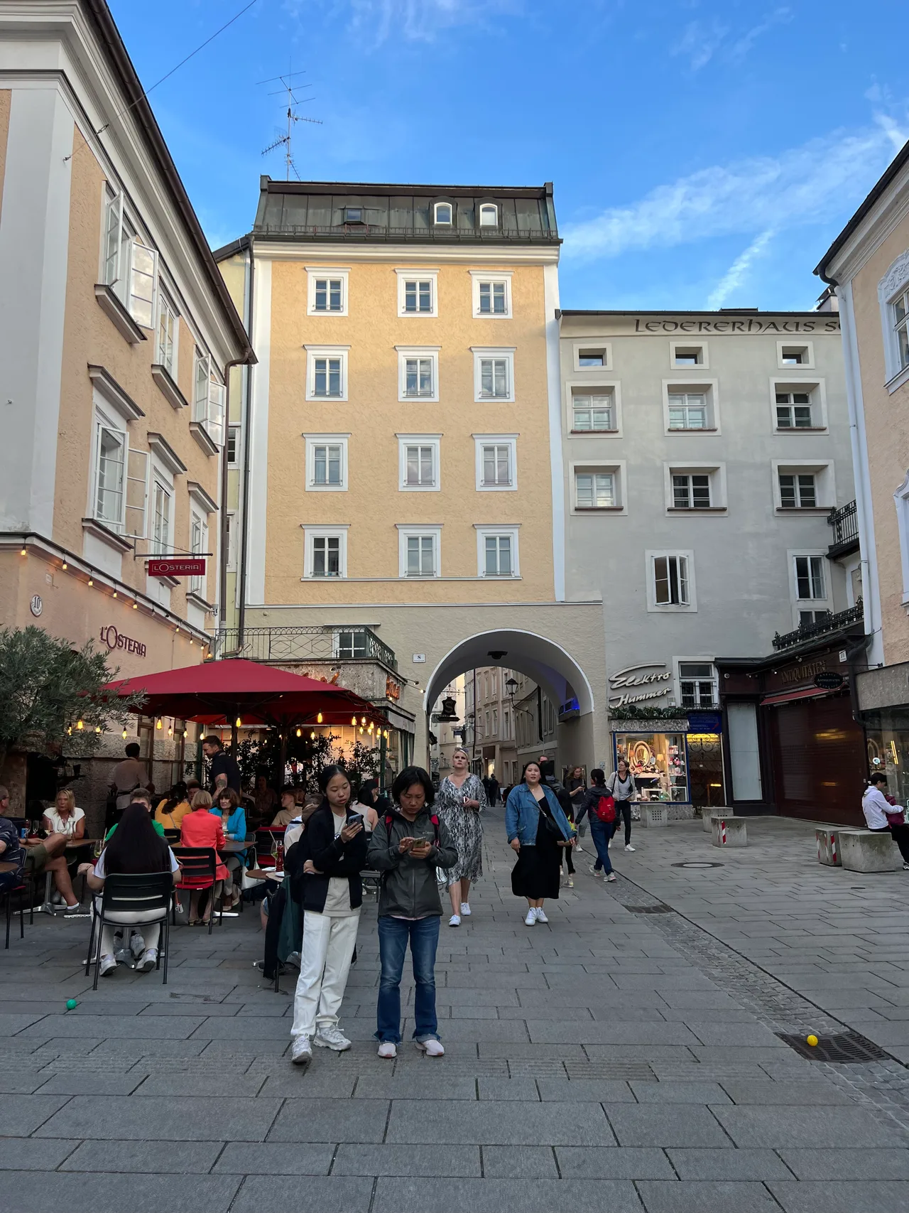 Linzer Gasse Platzl — budget guide Salzburg
