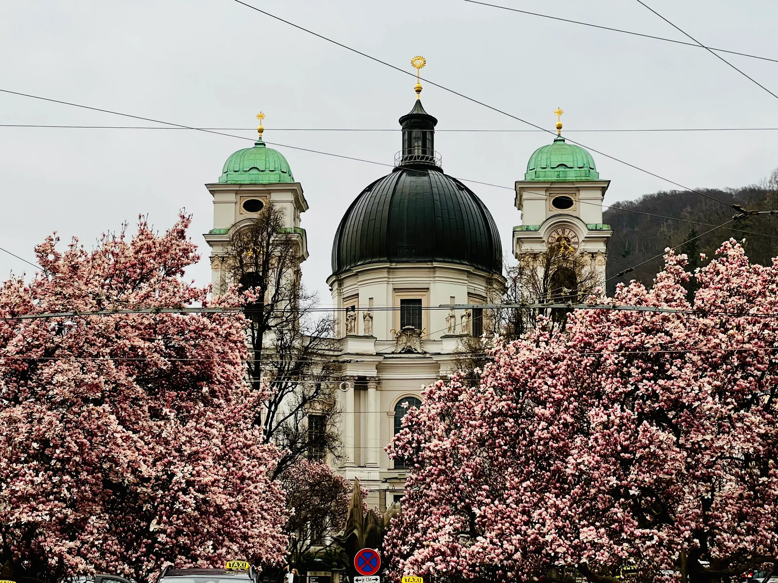 Atmosphere at Makartplatz Salzburg — travel photo