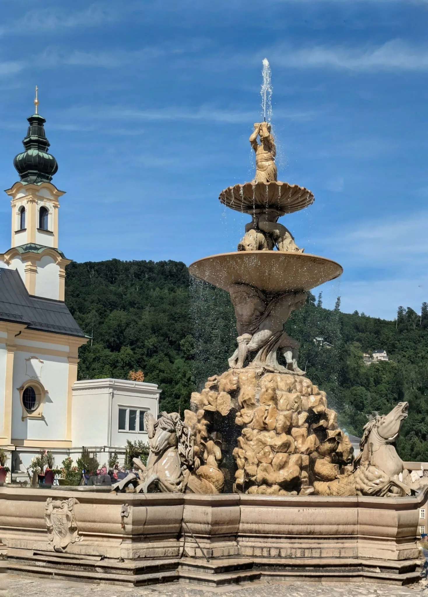 Main view at Residenzbrunnen Salzburg — travel photo