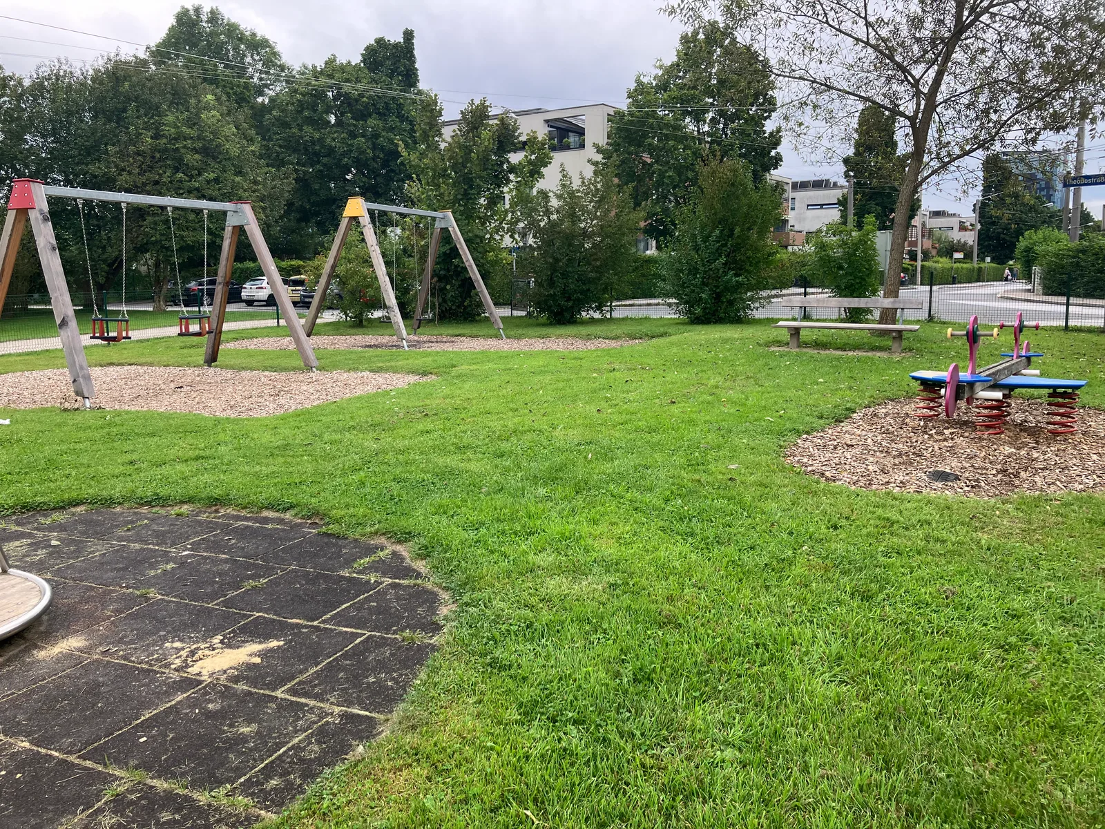Main view at Salzachsee Spielplatz Salzburg — travel photo