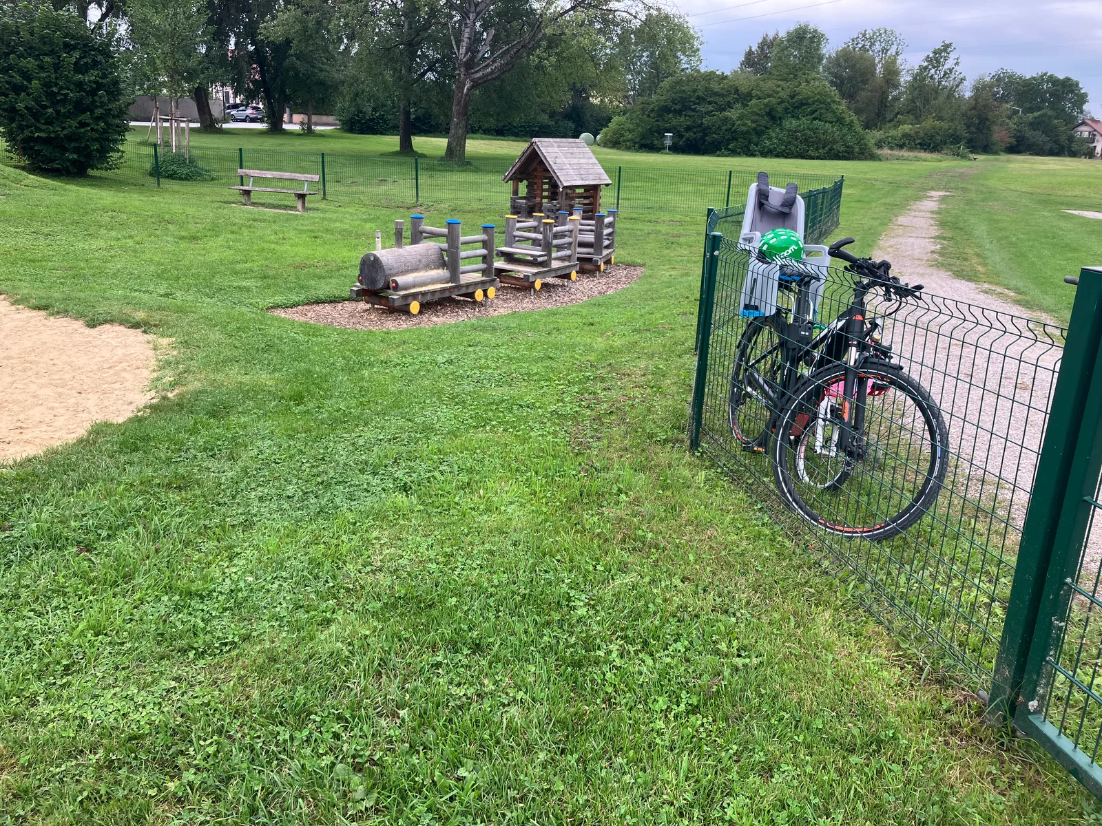 Atmosphere at Salzachsee Spielplatz Salzburg — travel photo
