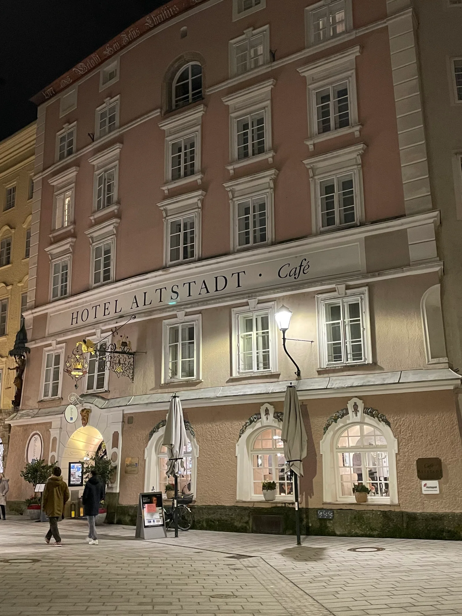 Atmosphere at Salzburg State Theater Salzburg — travel photo