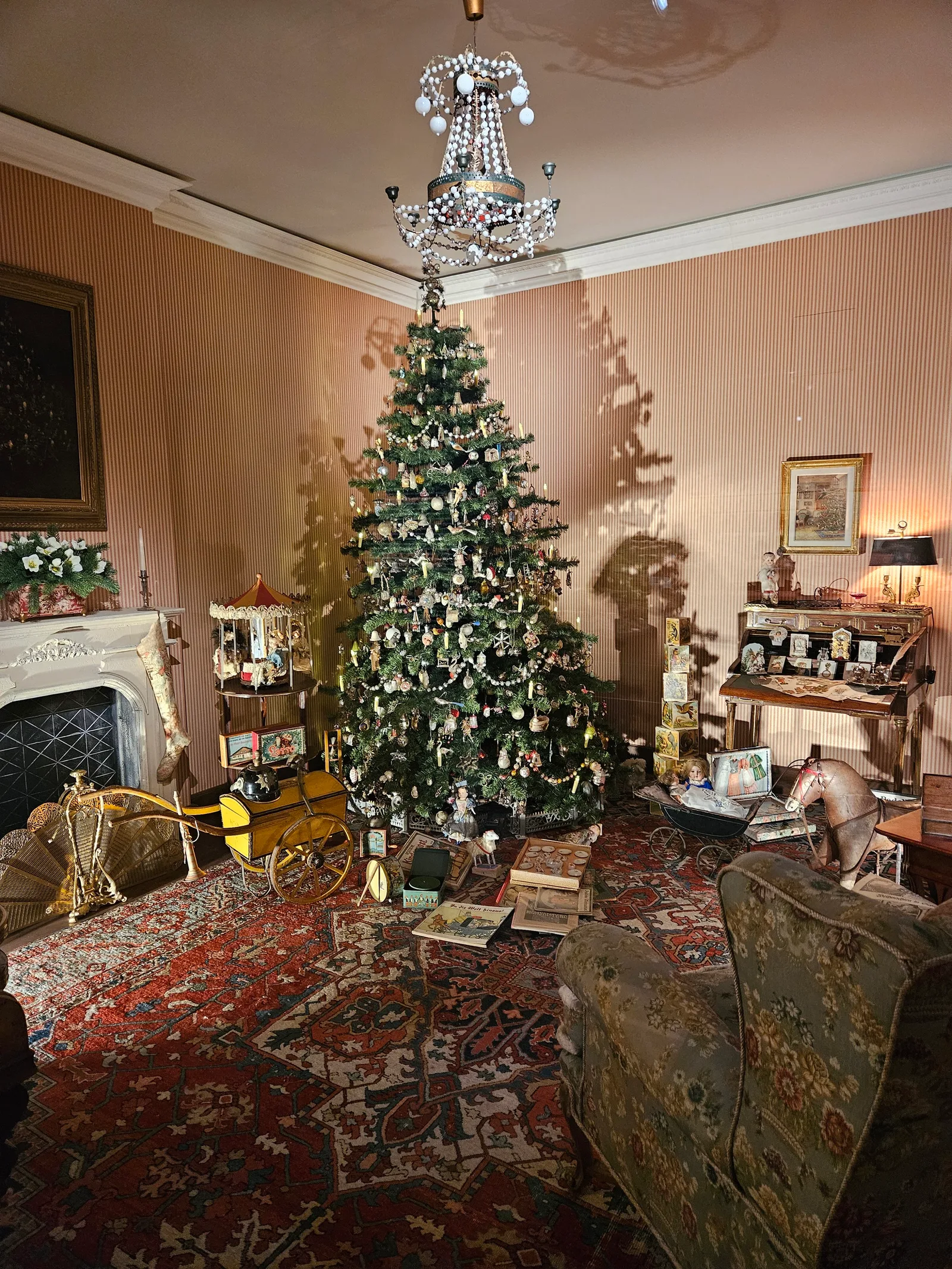 Details at Salzburger Weihnachtsmuseum Salzburg — travel photo