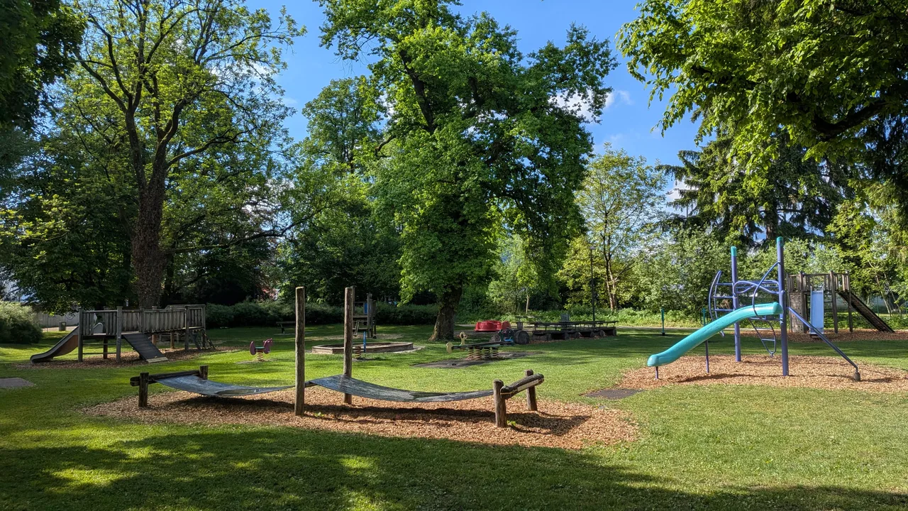 Spielplatz Baron-Schwarz-Park — family guide Salzburg