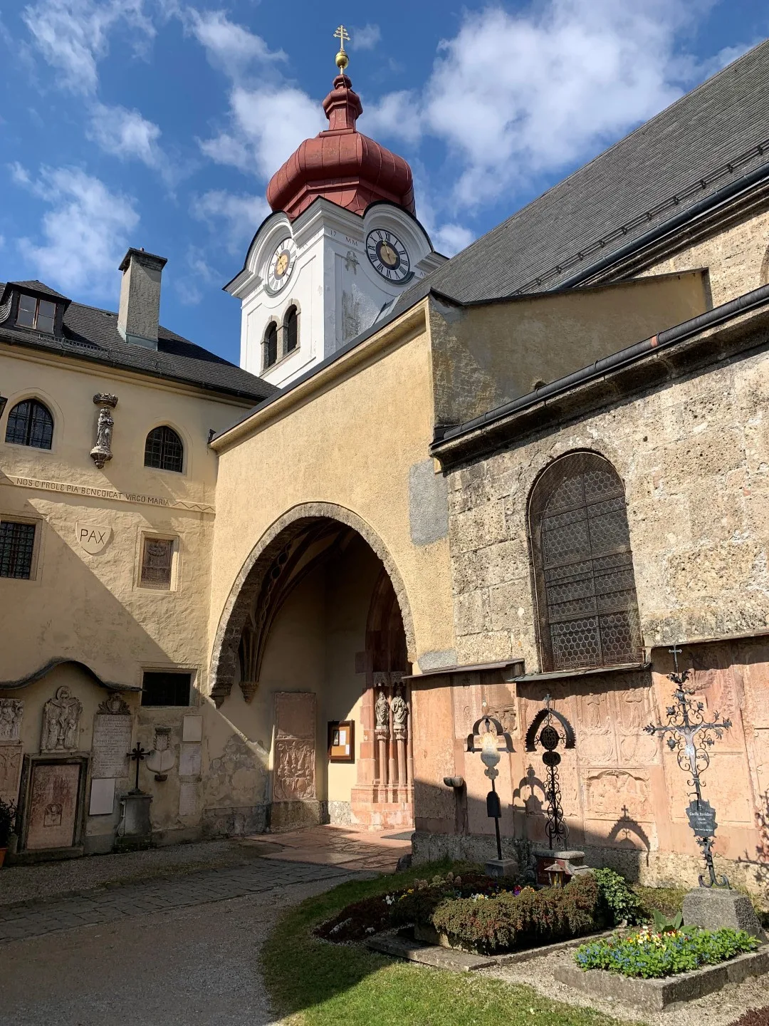 Stift Nonnberg — budget guide Salzburg