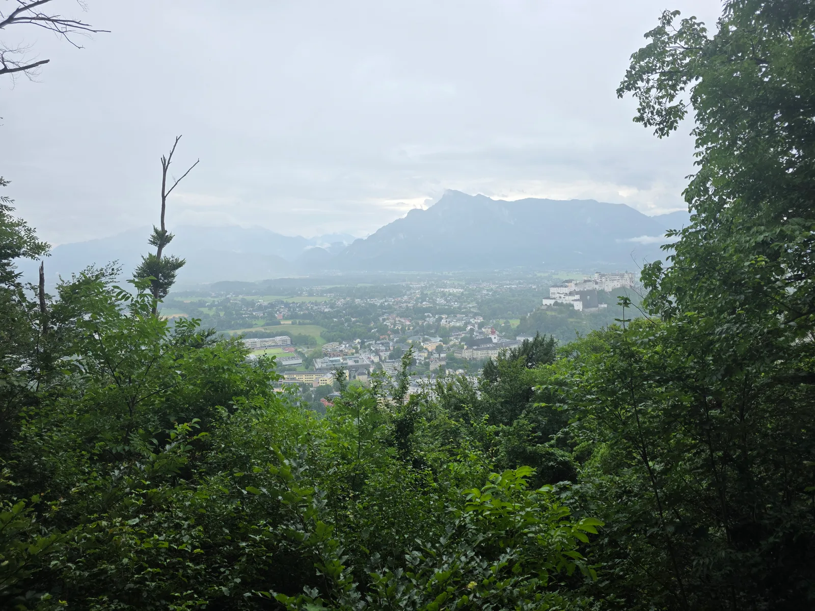 Atmosphere at View to Fortress Hohensalzburg Salzburg — travel photo