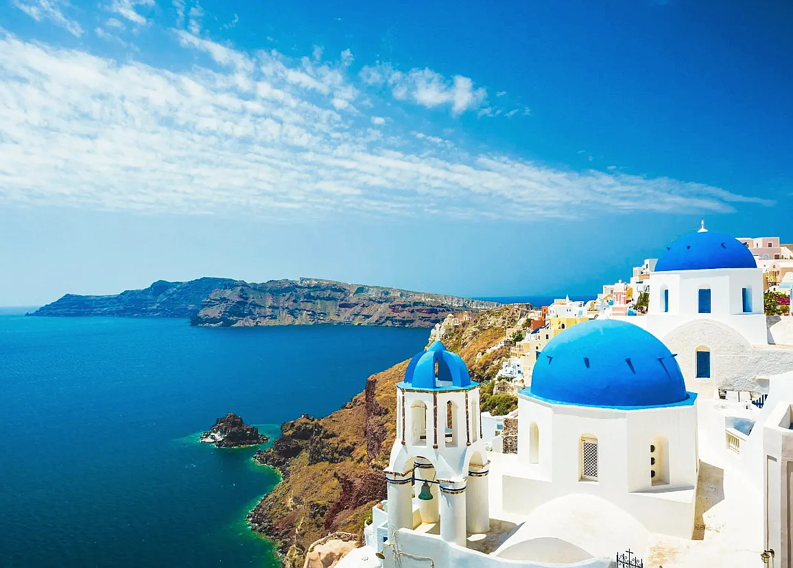 3 Domes Viewpoint — romantic guide Santorini