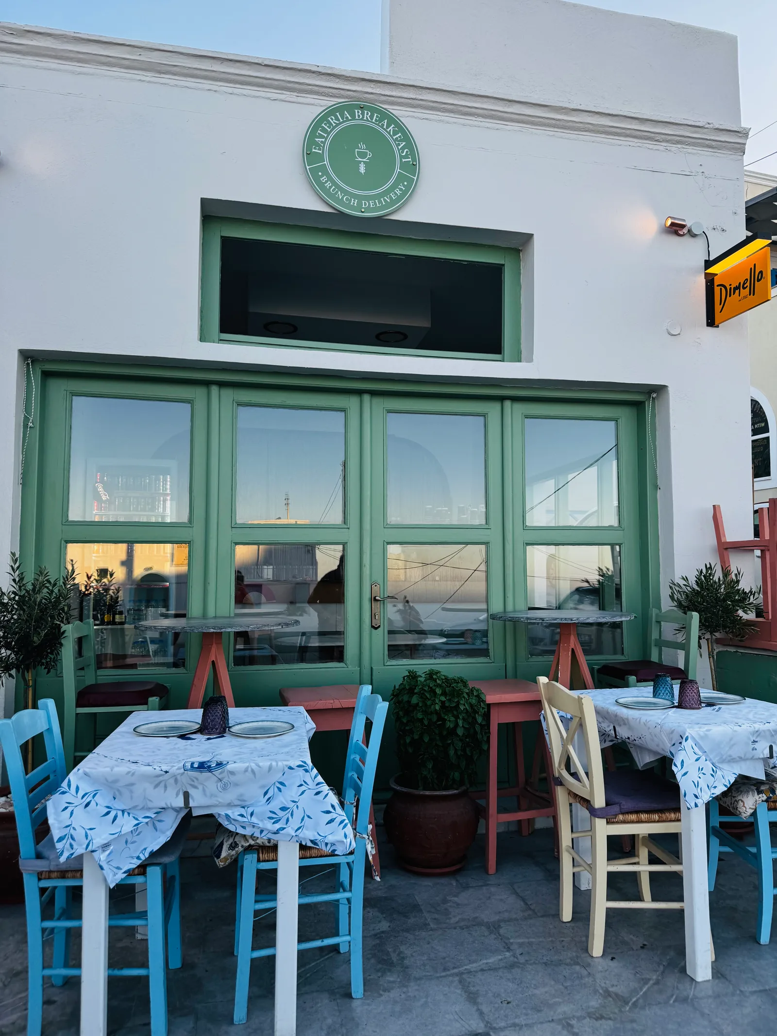 Main view at EateRia Breakfast & Brunch Delivery Santorini — travel photo