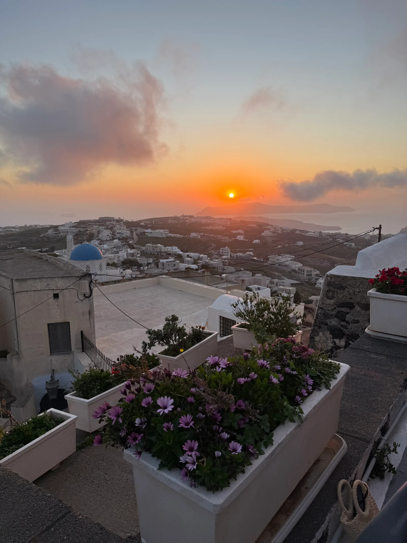Atmosphere at Franco's Cafè Santorini — travel photo