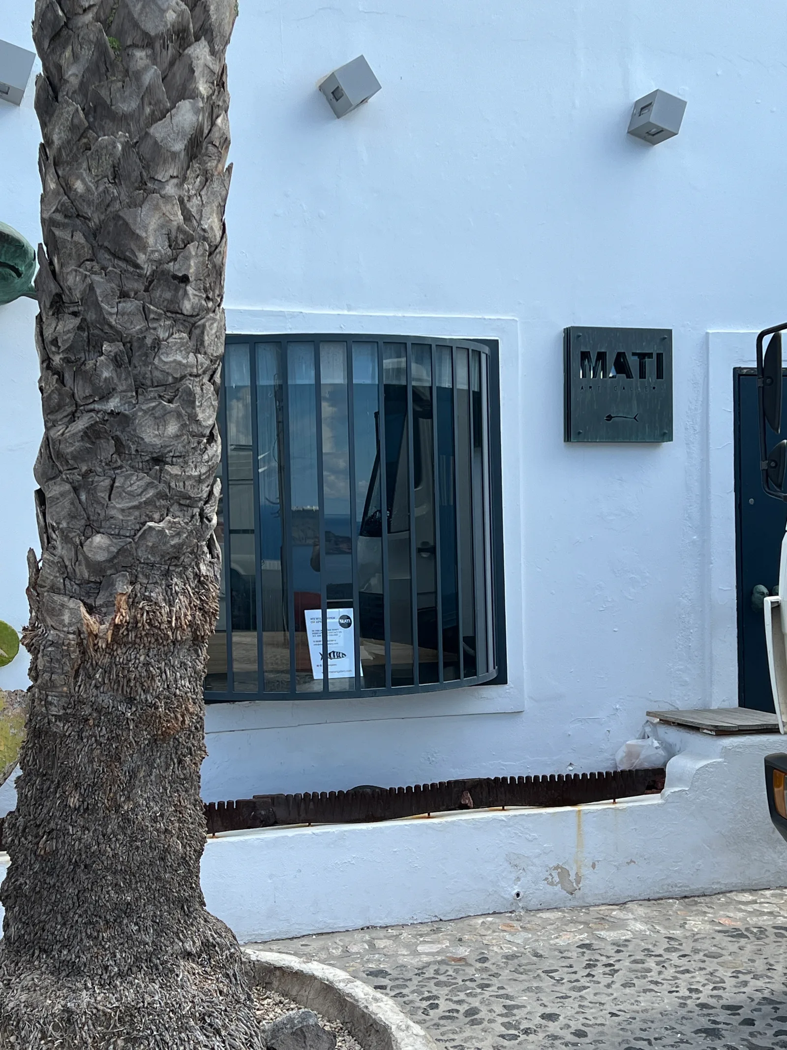 Atmosphere at MATI Art Gallery Fira Santorini — travel photo