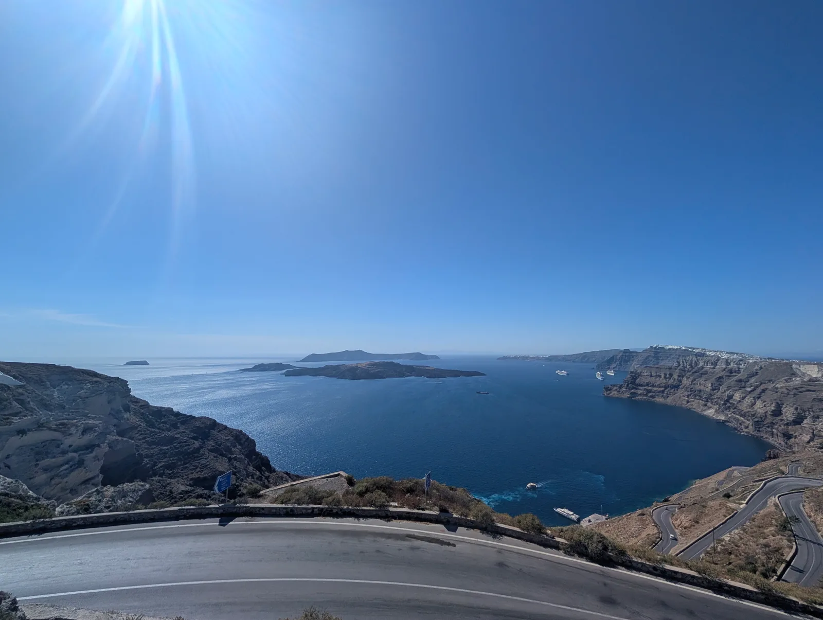 Main view at MJ lookout Santorini — travel photo
