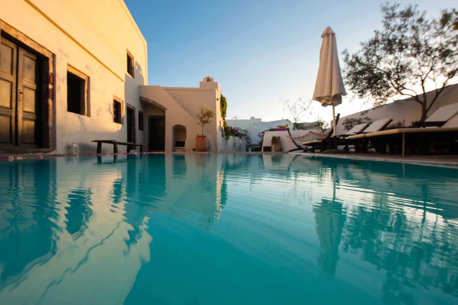 Atmosphere at Santorini Heritage Villas- Mansion Kyani & Mansion Sophia Santorini — travel photo