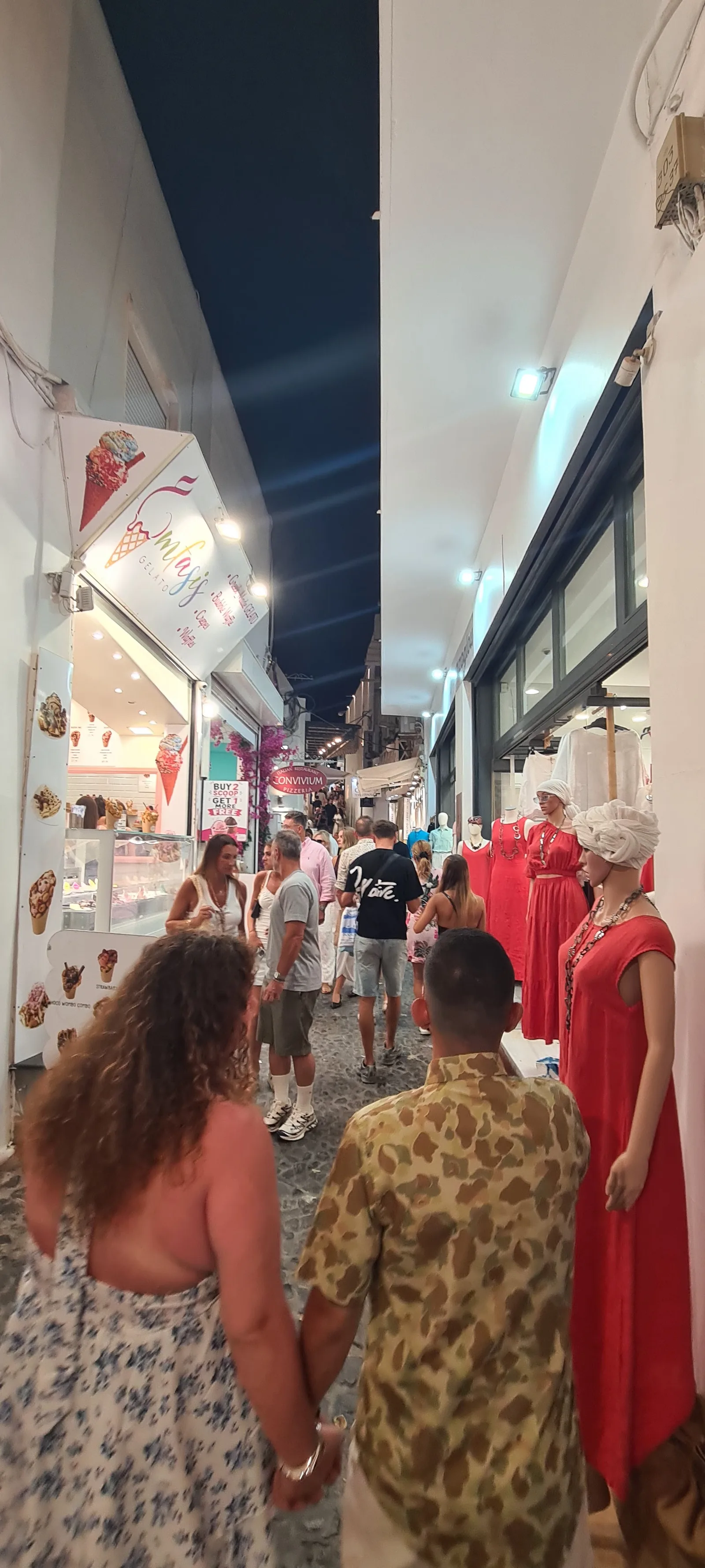 Main view at Theotokopoulos Main Square Santorini — travel photo
