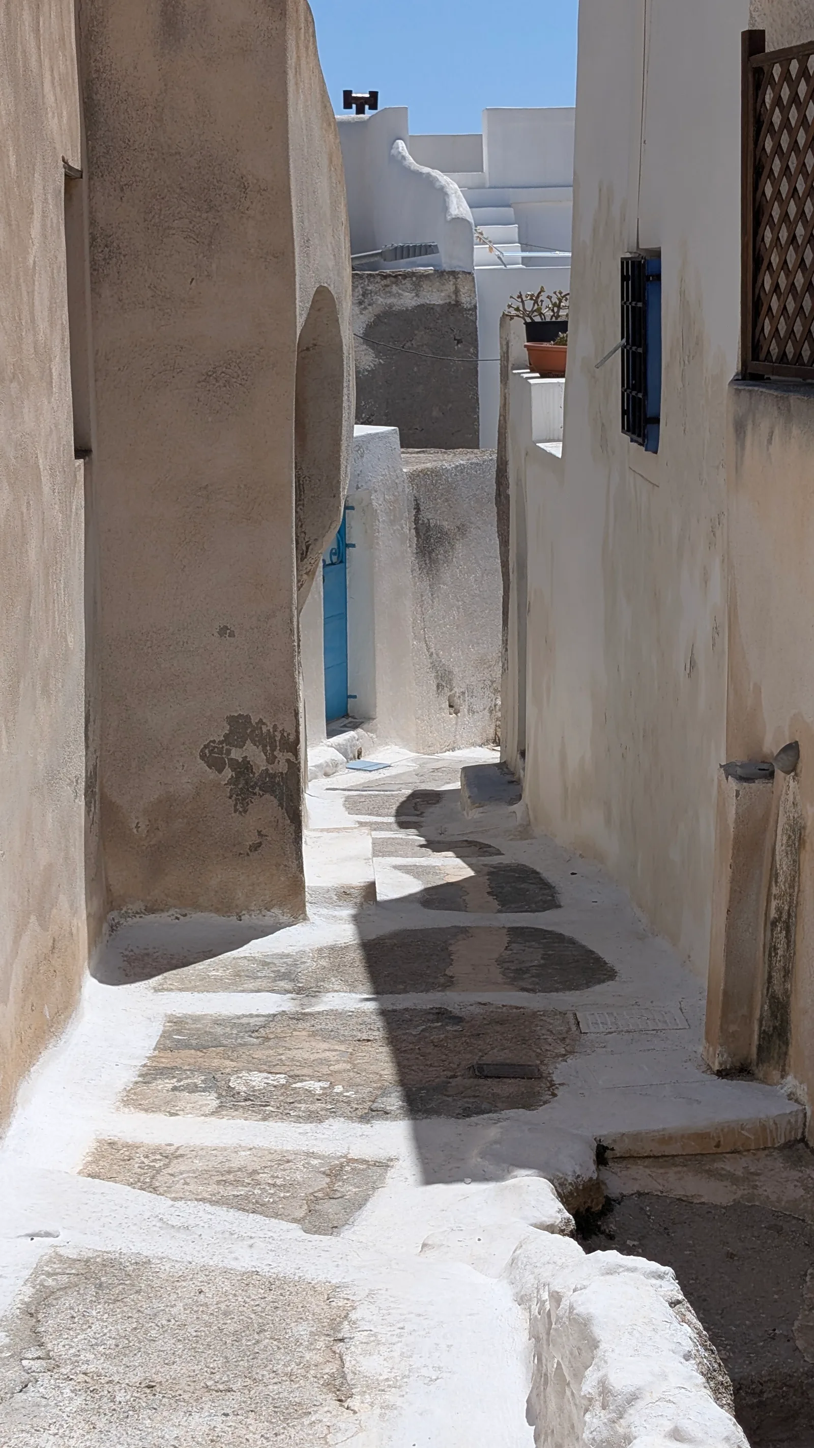 Main view at Venetian Castle of Emporio Santorini — travel photo