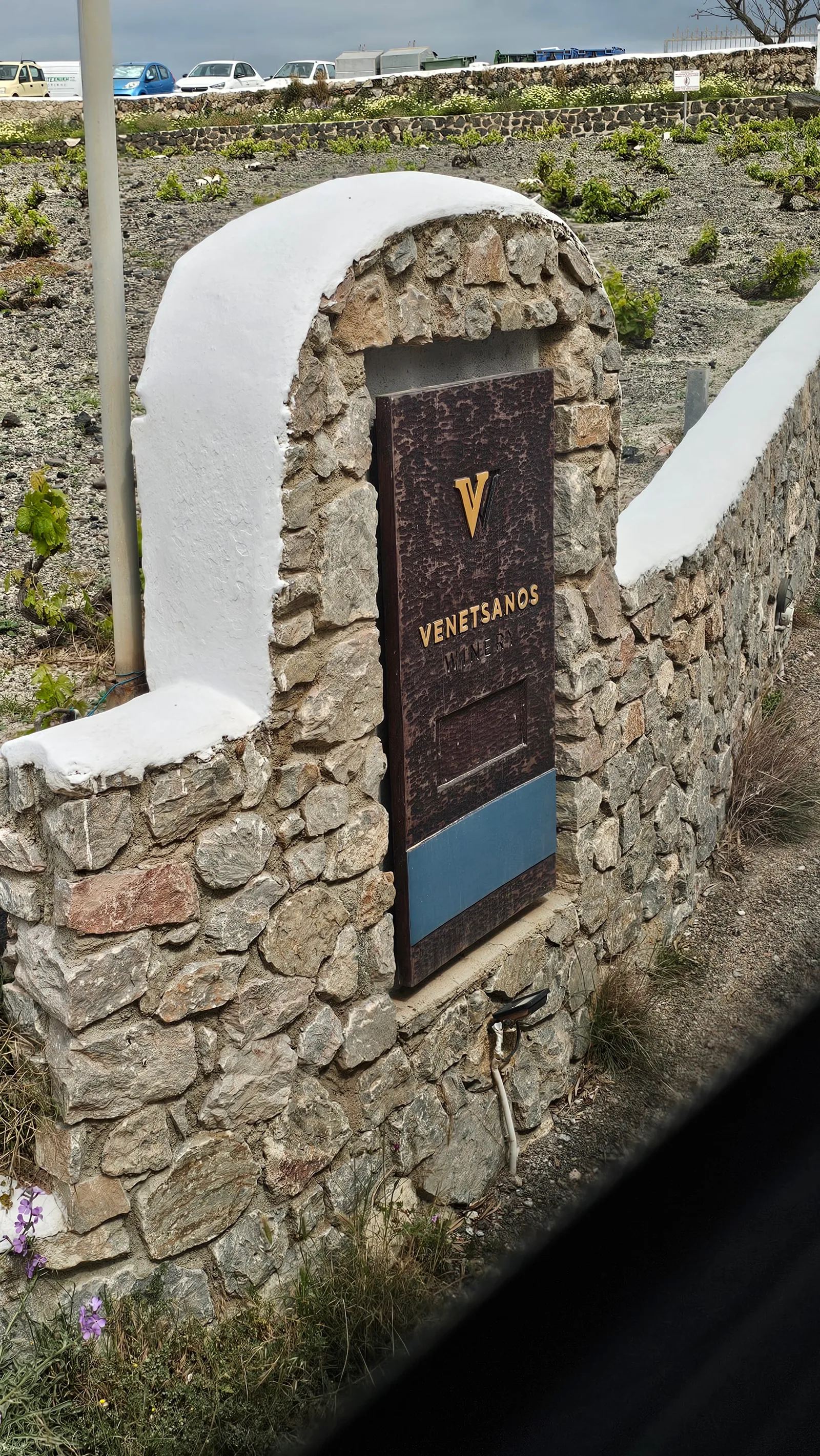 Atmosphere at Venetsanos Winery Santorini — travel photo