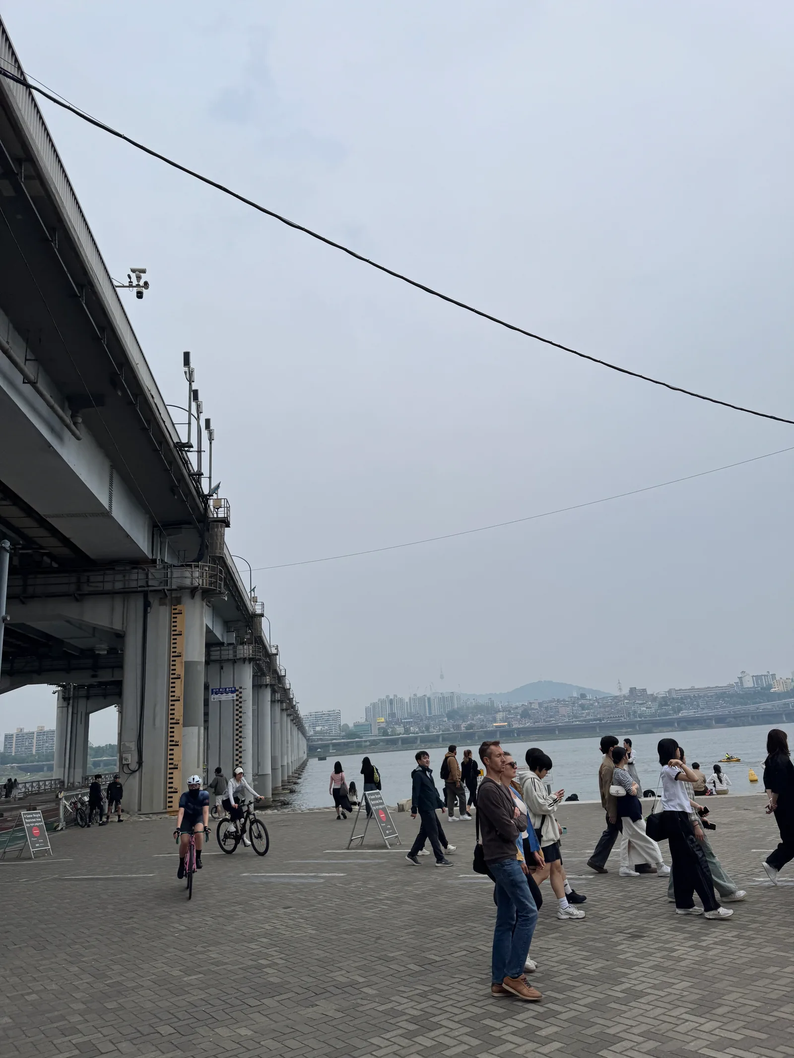 Atmosphere at Banpo Hangang Park Seoul — travel photo