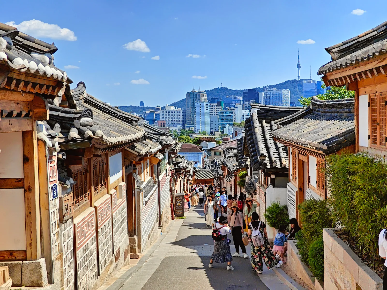 Main view at Bukchon Yukgyeong (Photo Spot) Seoul — travel photo