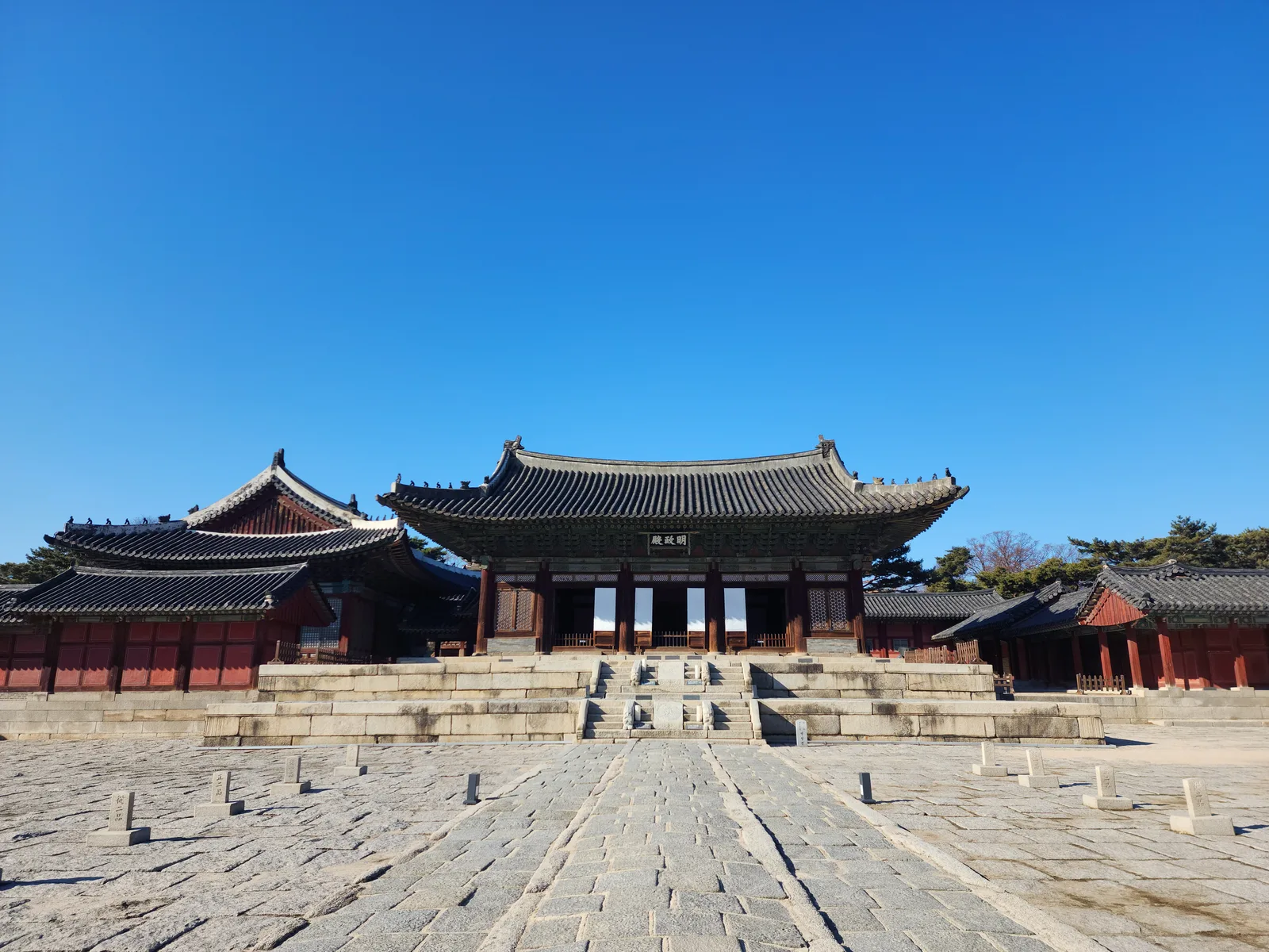 Main view at Changdeokgung Seoul — travel photo